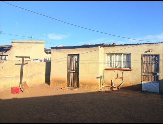 1 BEDROOM HOUSE FOR SALE IN MOLELEKI